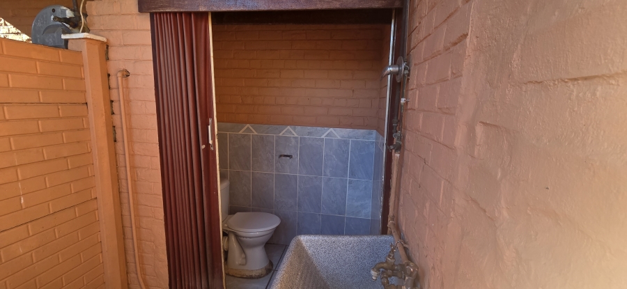 5 Bedroom Property for Sale in Rhodesdene Northern Cape
